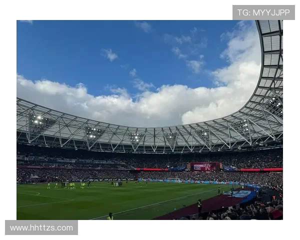 运球与盘带的较量CBA铁杆球迷眼中的足坛巨星风采